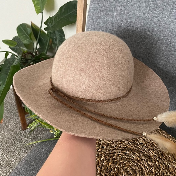 American Eagle Outfitters Accessories - American Eagle | Tan Felt Women’s Hat with Leather Braid and Feather Detail